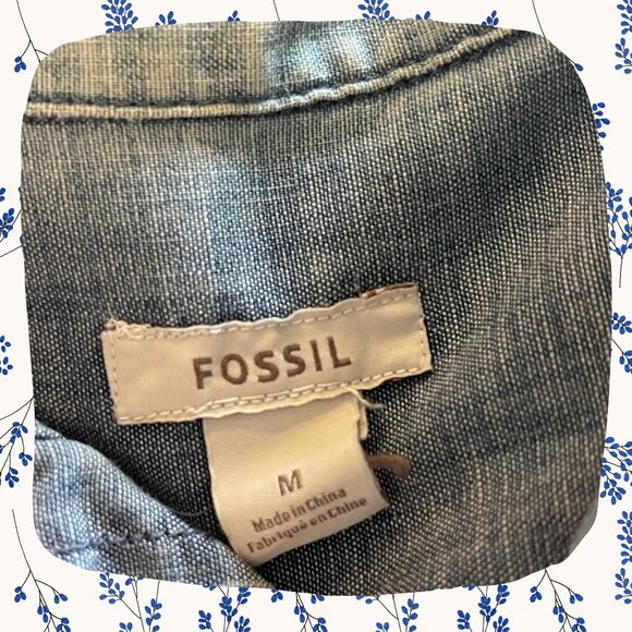 🎉4x HP!🎉 Fossil Chambray Denim Button-Up Shirt | Size M - Picture 3 of 4